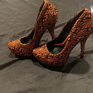 Shiekh design. Orange and black. Size 7 1/2.